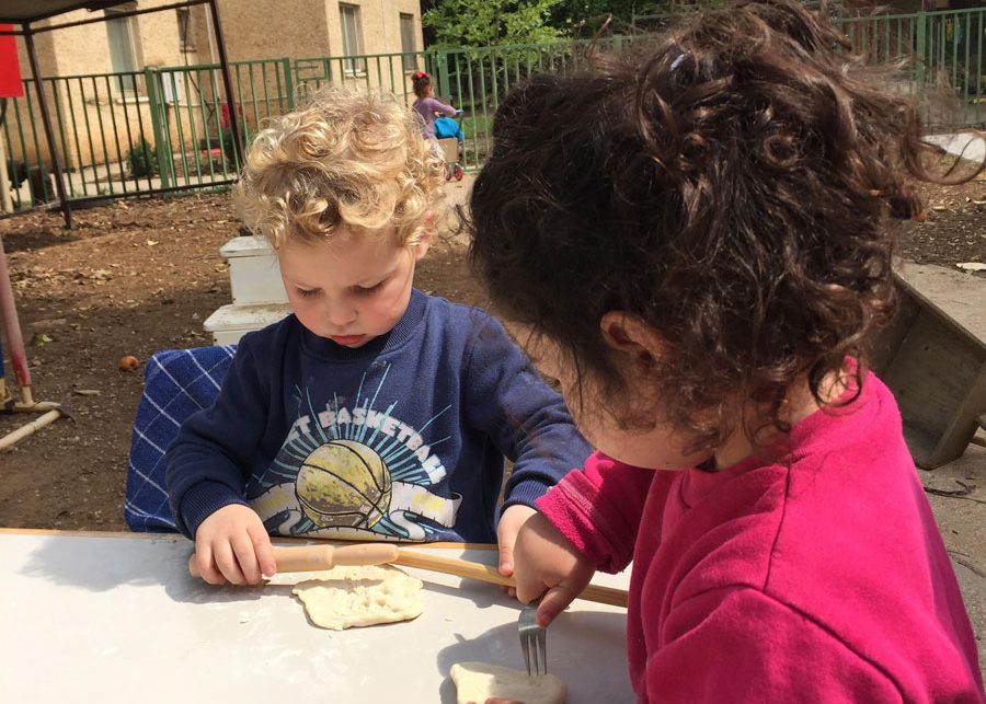 אפיית פיתות בגנון אנקור ובגן רקפת